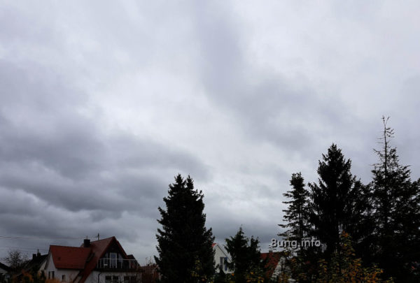 Graue Wolken, Regen